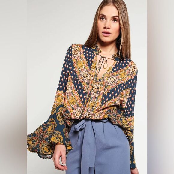 Free People Magic Mystery Boho Bell Sleeve Tunic in Navy size Small - Picture 1 of 16